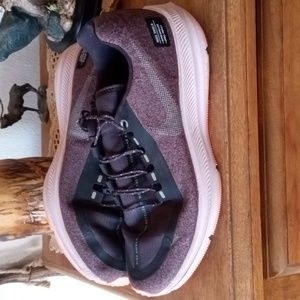 Nike Shield Model WINFLO5